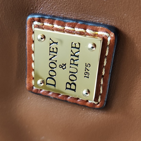 Gorgeous Dooney & Bourke Natural Tan Leather Pouchette Crossbody Bag 🤎 - Picture 3 of 14